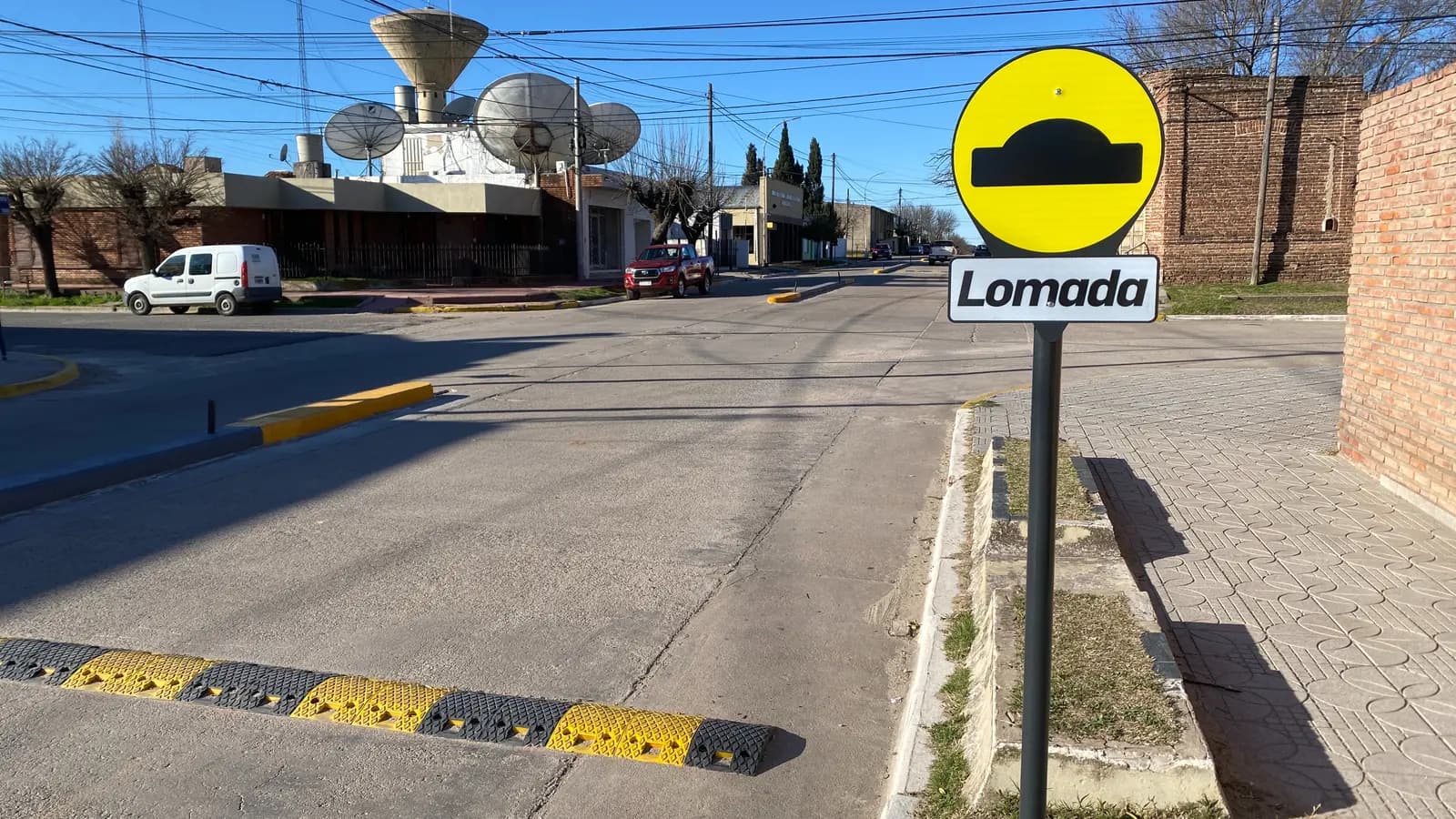 Fábrica de señales viales y cartelería de tránsito de alta visibilidad