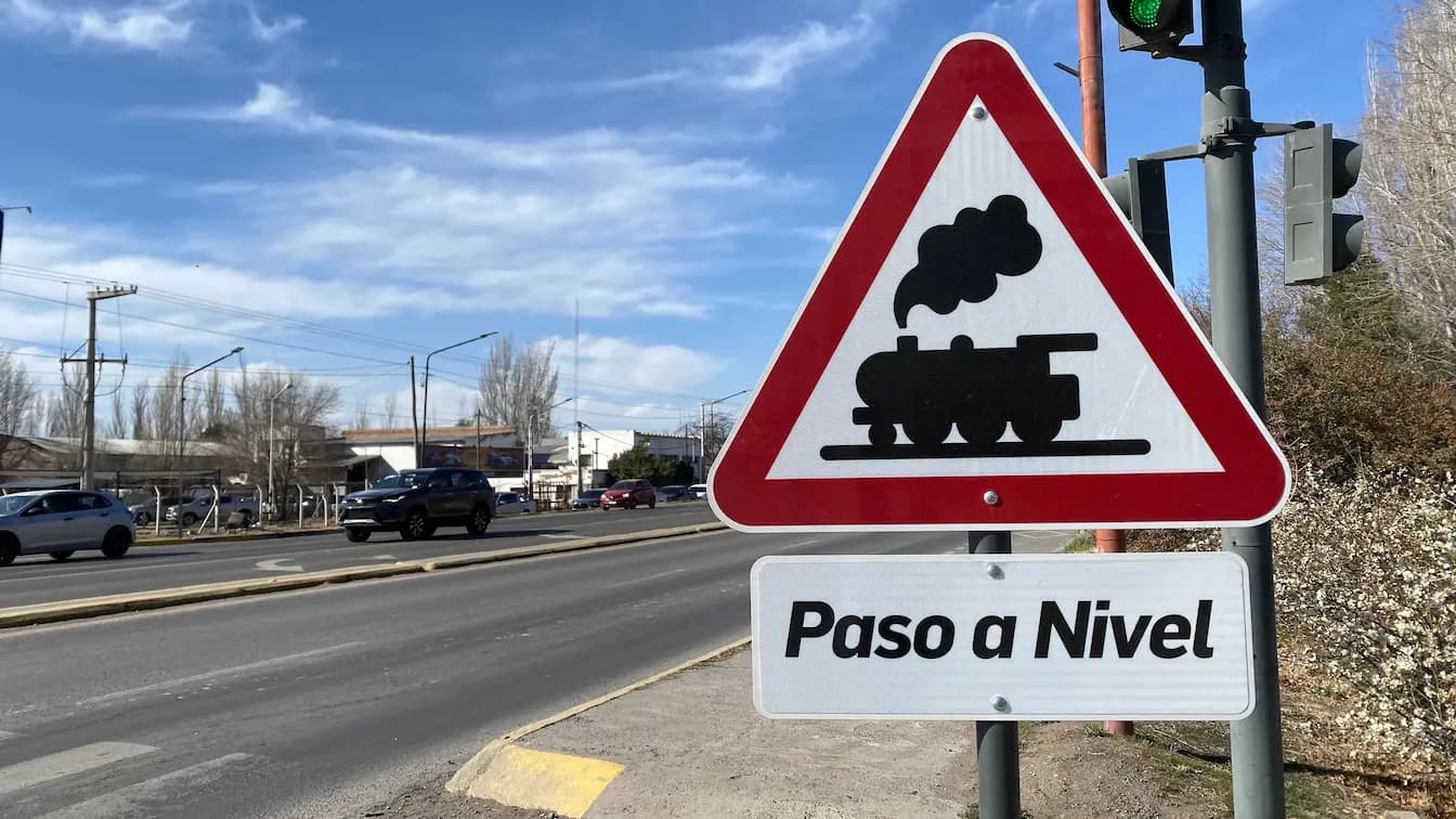 Fábrica de señales viales y cartelería de tránsito de alta visibilidad