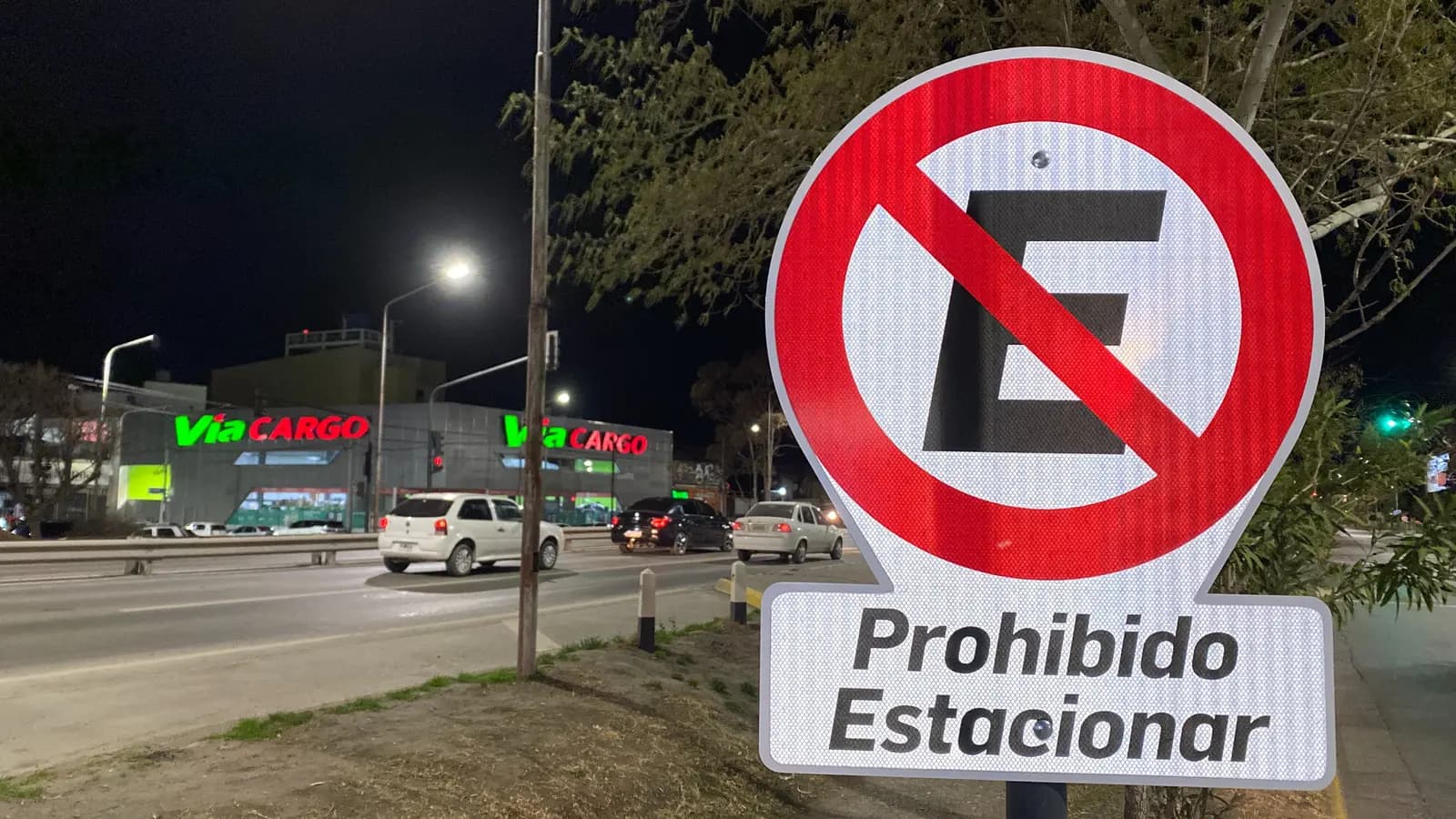 Fábrica de señales viales y cartelería de tránsito de alta visibilidad